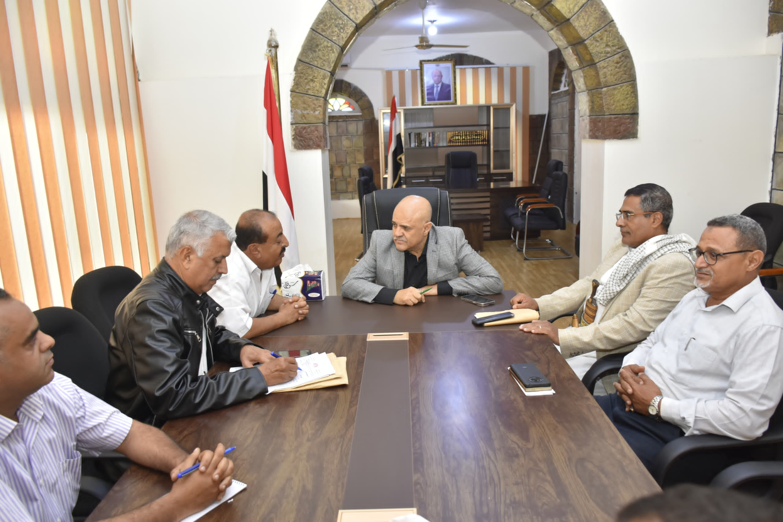 The governor of Taiz discusses the situation of oil derivatives in the province.