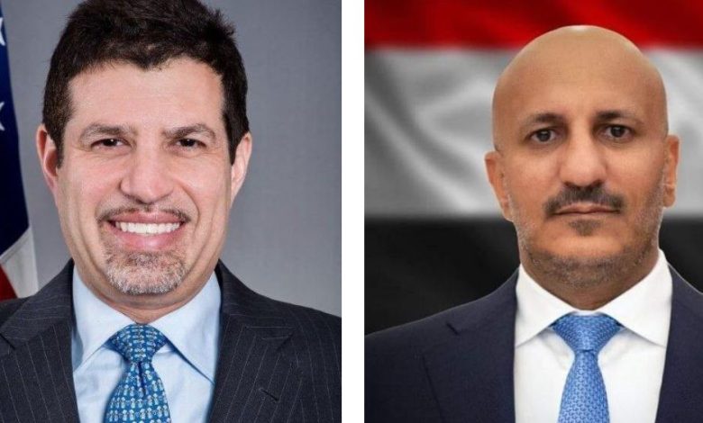 Council member Tariq Saleh discusses strategies to counter Iran's threats in Yemen with the U.S. ambassador.