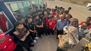 Council member Tariq Saleh meets with the national football team delegation.