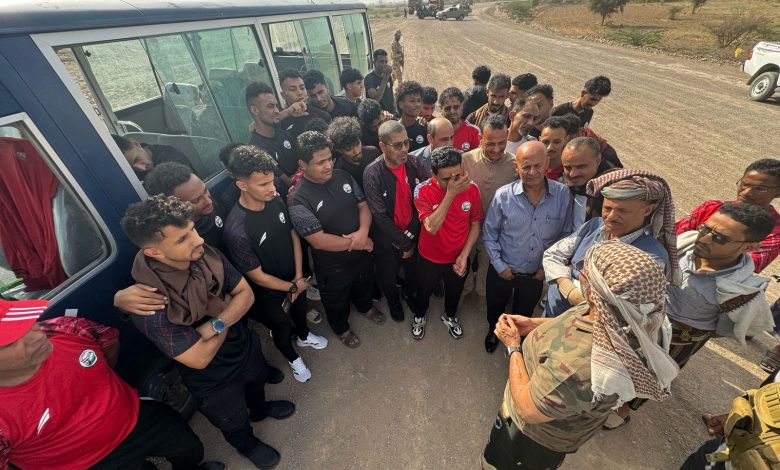 Council member Tariq Saleh meets with the national football team delegation.