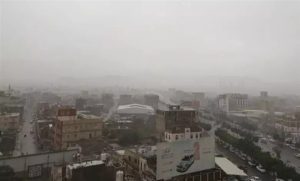 Meteorologists predict mild weather in coastal areas, with cold temperatures and thunderstorms in mountainous regions.