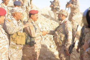 The Chief of Staff inspects fighters on the southern frontlines in Marib.
