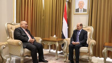 The Foreign Minister discusses bilateral relations and ways to strengthen ties with the Iraqi ambassador.