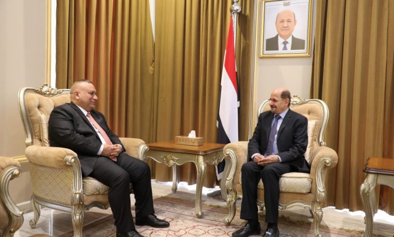 The Foreign Minister discusses bilateral relations and ways to strengthen ties with the Iraqi ambassador.