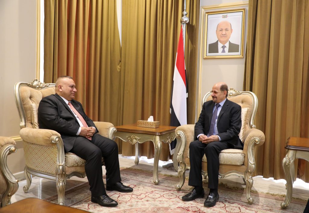 The Foreign Minister discusses bilateral relations and ways to strengthen ties with the Iraqi ambassador.