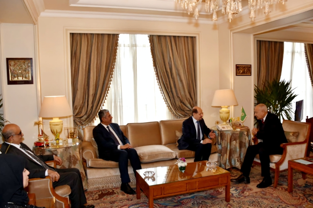 The Foreign Minister discusses ways to enhance joint Arab action with the Secretary-General of the Arab League.