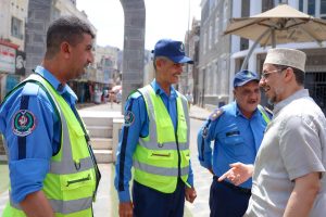 The Prime Minister extends appreciation to traffic police for their efforts and shares Eid al-Fitr greetings with them.