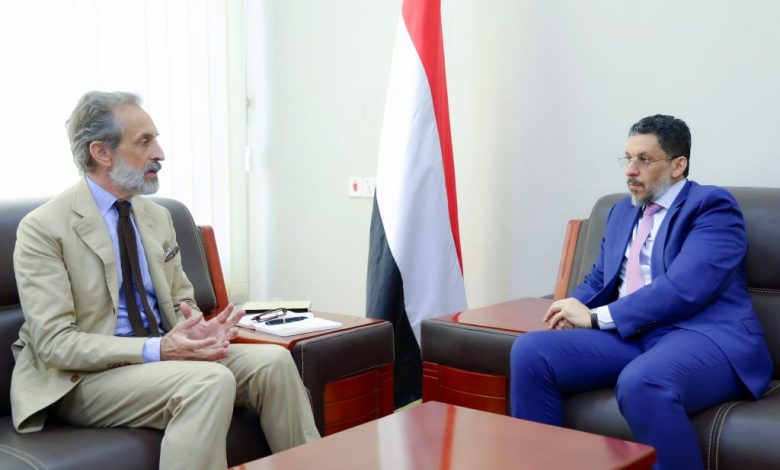 The Prime Minister received the UN Resident Coordinator in Yemen during a meeting in Aden.