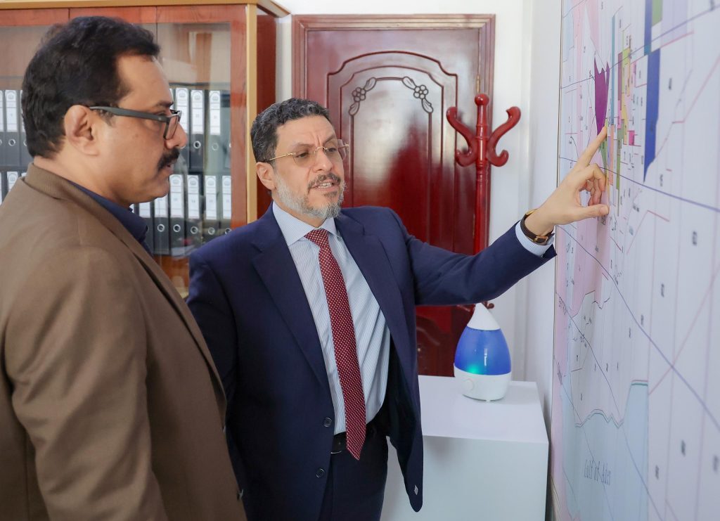 The Prime Minister reviews the performance of the Yemeni Oil and Gas Corporation, emphasizing its crucial role at this stage.