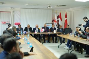 The Foreign Minister meets with members of the Yemeni community in Turkey.
