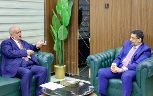 The Prime Minister reviews employee discipline and attendance monitoring during his visit to the Ministry of Civil Service.