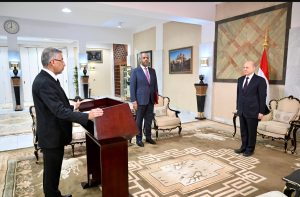 Yemen's ambassador to the U.S. takes the oath of office before the President of the Presidential Leadership Council.