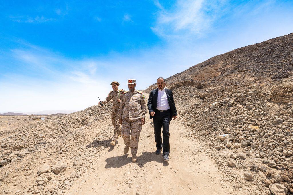 The Minister of Information and the Chief of General Staff visit the Seventh Military Region, inspecting heroes at the frontlines.