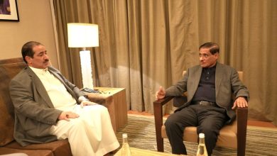 Council member Faraj Al-Bahsani briefs the Interior Minister on security conditions in the liberated provinces.