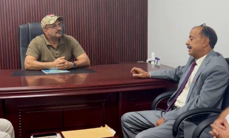 Council member Tariq Saleh directs the establishment of a solar energy system for Taiz University colleges and a computer lab.