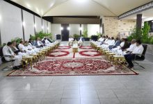 Dr. Abdullah Al-Alimi, a member of the Presidential Leadership Council, meets with leaders of the National Coalition of Political Parties.