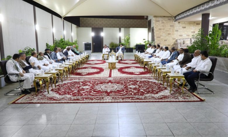 Dr. Abdullah Al-Alimi, a member of the Presidential Leadership Council, meets with leaders of the National Coalition of Political Parties.