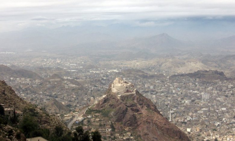 Houthi militias target residential areas in northern Taiz, detonating a citizen's home.