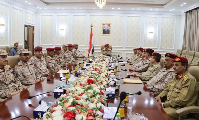 The Defense Minister and Chief of Staff meet with the Fourth Region Command and its sectors.