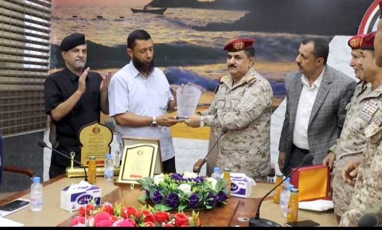 The Defense Minister attended the handover ceremony for the Economic Institution branch in Aden.