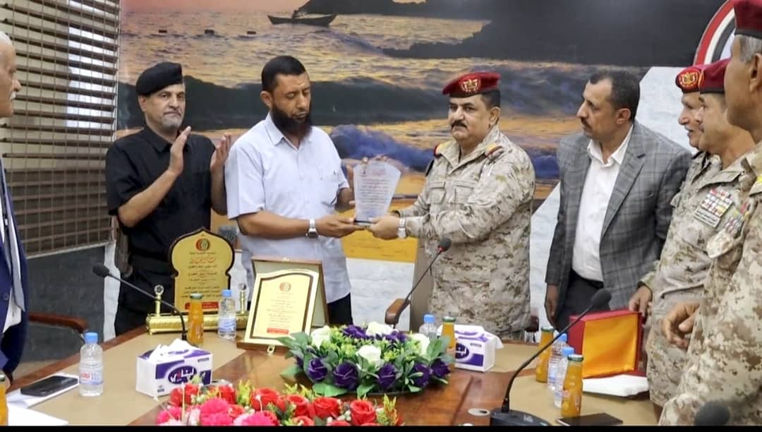 The Defense Minister attended the handover ceremony for the Economic Institution branch in Aden.