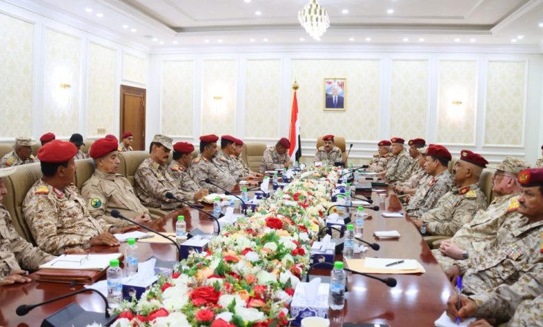 The Defense Minister chaired an extensive meeting with the Ministry of Defense leadership, agency heads, and department directors.