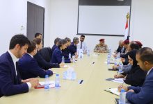 The Defense Minister meets with European Union ambassadors in Aden.