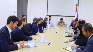 The Defense Minister meets with European Union ambassadors in Aden.