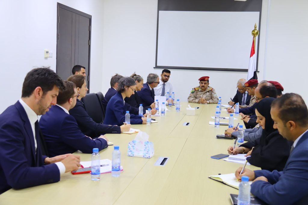 The Defense Minister meets with European Union ambassadors in Aden.