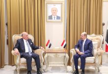 The Foreign Minister discusses strengthening bilateral relations and preparations for the Arab Summit with his Iraqi counterpart.