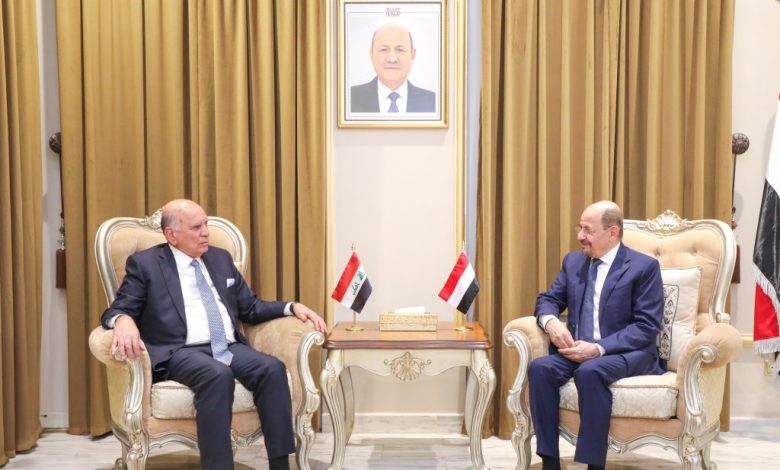The Foreign Minister discusses strengthening bilateral relations and preparations for the Arab Summit with his Iraqi counterpart.