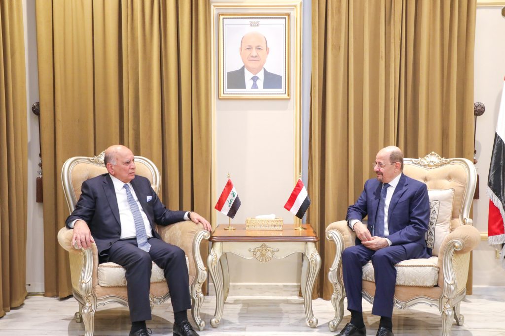 The Foreign Minister discusses strengthening bilateral relations and preparations for the Arab Summit with his Iraqi counterpart.