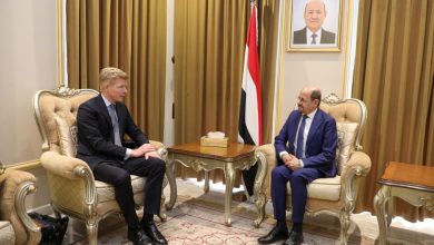 The Foreign Minister meets with the UN envoy to discuss the latest developments in Yemen.