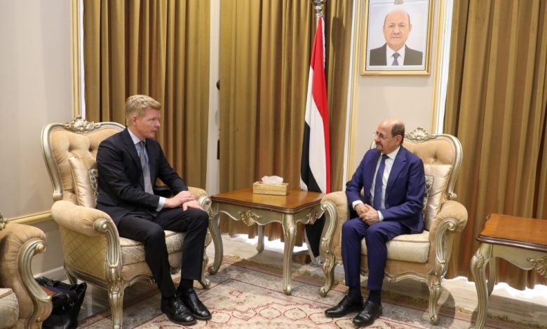 The Foreign Minister meets with the UN envoy to discuss the latest developments in Yemen.