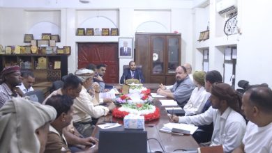 The Governor of Socotra meets with the joint monitoring team from UNESCO and the International Union for Conservation of Nature.