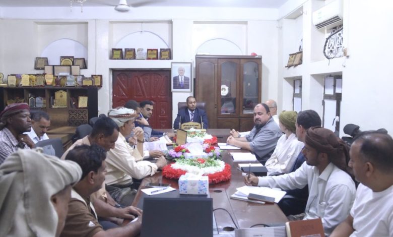 The Governor of Socotra meets with the joint monitoring team from UNESCO and the International Union for Conservation of Nature.