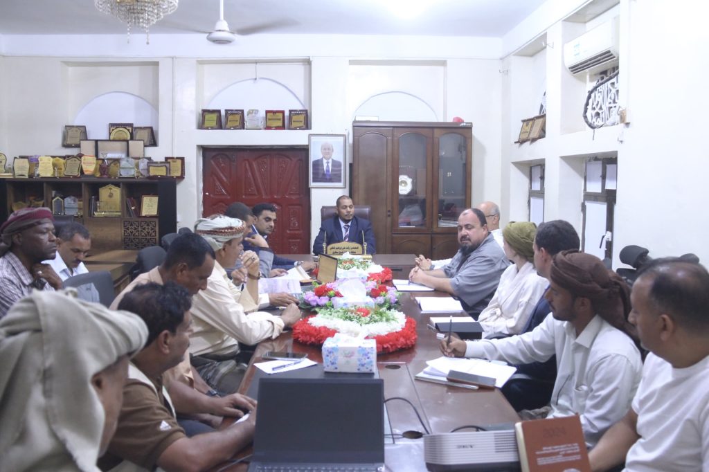 The Governor of Socotra meets with the joint monitoring team from UNESCO and the International Union for Conservation of Nature.