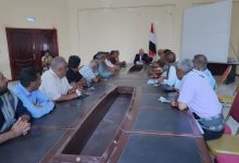 The Governor of Taiz discusses development plans and performance reports for coastal districts.