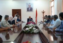 The Governor of Taiz discusses water project support with the UN Resident Coordinator.
