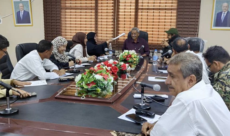 The Lahij governor discusses prisoner conditions and jails in the province with the National Investigation Committee.