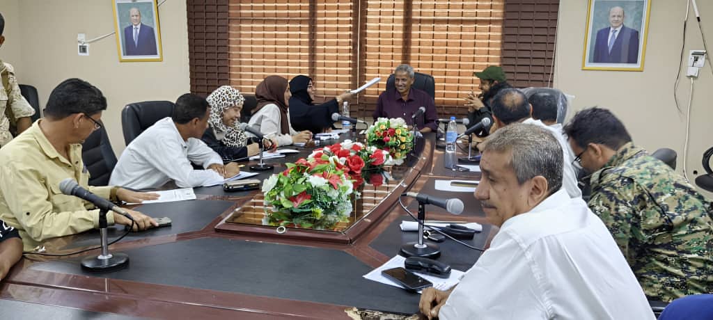 The Lahij governor discusses prisoner conditions and jails in the province with the National Investigation Committee.