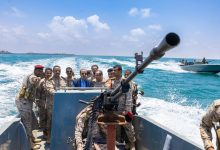 The Minister of Information visits the naval forces in the Fifth Region, praising their efforts in securing the islands.