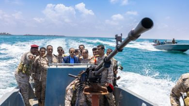 The Minister of Information visits the naval forces in the Fifth Region, praising their efforts in securing the islands.