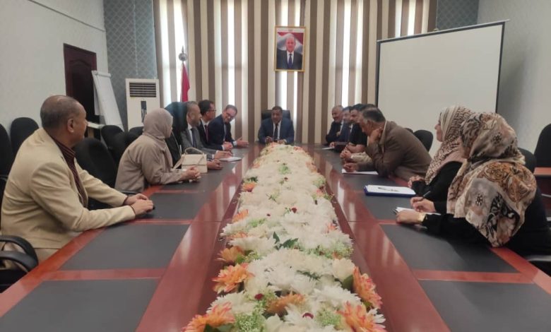 The Minister of Justice discusses strengthening cooperation with a delegation from the Red Cross and Friedrich Ebert Foundation.