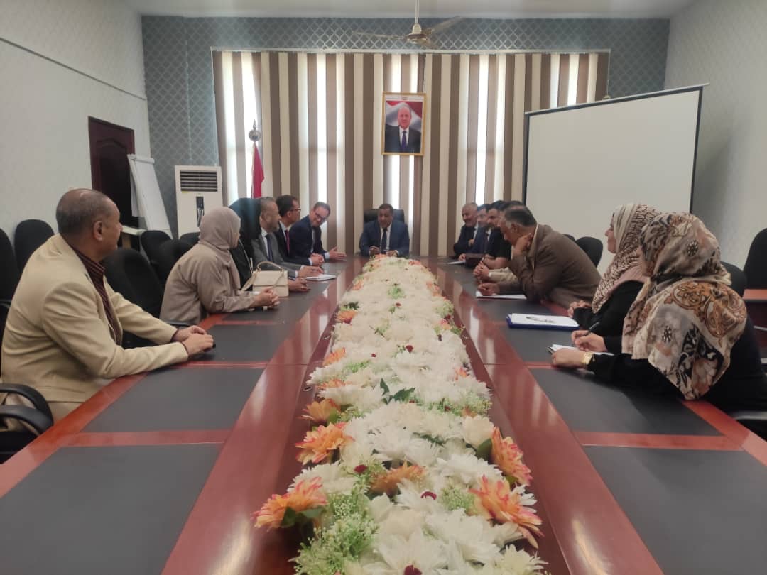 The Minister of Justice discusses strengthening cooperation with a delegation from the Red Cross and Friedrich Ebert Foundation.