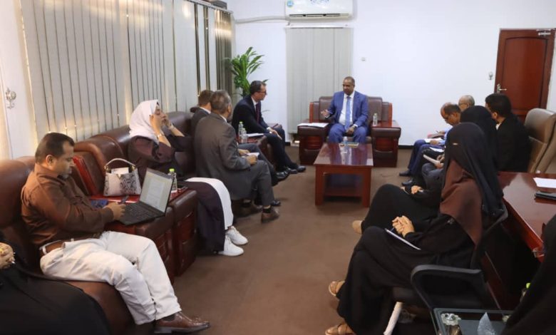 The Minister of Social Affairs and Labor stated that Houthi militias have caused the currency collapse and economic decline.