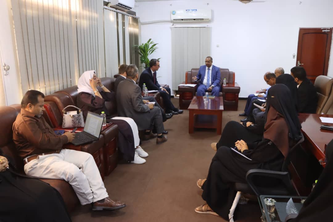The Minister of Social Affairs and Labor stated that Houthi militias have caused the currency collapse and economic decline.