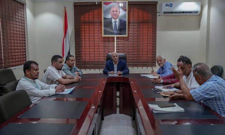 The Minister of Water and Environment signs an agreement to rehabilitate water sources in Abyan.