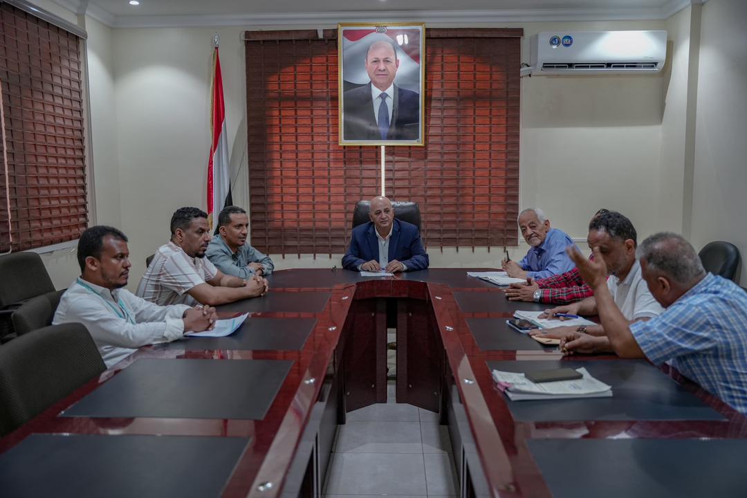 The Minister of Water and Environment signs an agreement to rehabilitate water sources in Abyan.
