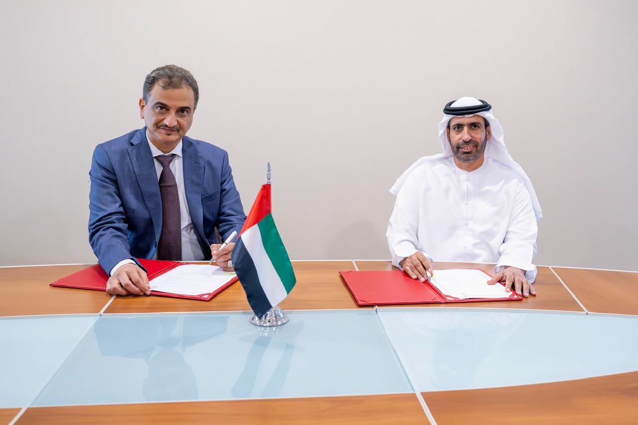 The State Minister and Governor of Aden signs an agreement for the construction of a hospital and its accompanying facilities.